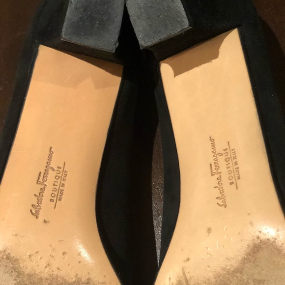 Vintage Salvatore Ferragamo 1990’s Suede Pumps - Picture 5 of 6